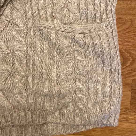 Abercrombie & Fitch High Neck Sweater - Picture 3 of 3